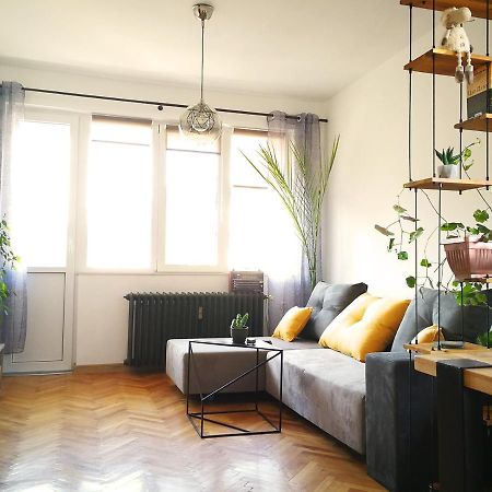 Sunny Downtown Apartment For 4 Sofia Buitenkant foto